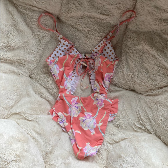 Like new washed but never worn. Dippin’ Daisy’s floral one piece swimsuit - Picture 2 of 5
